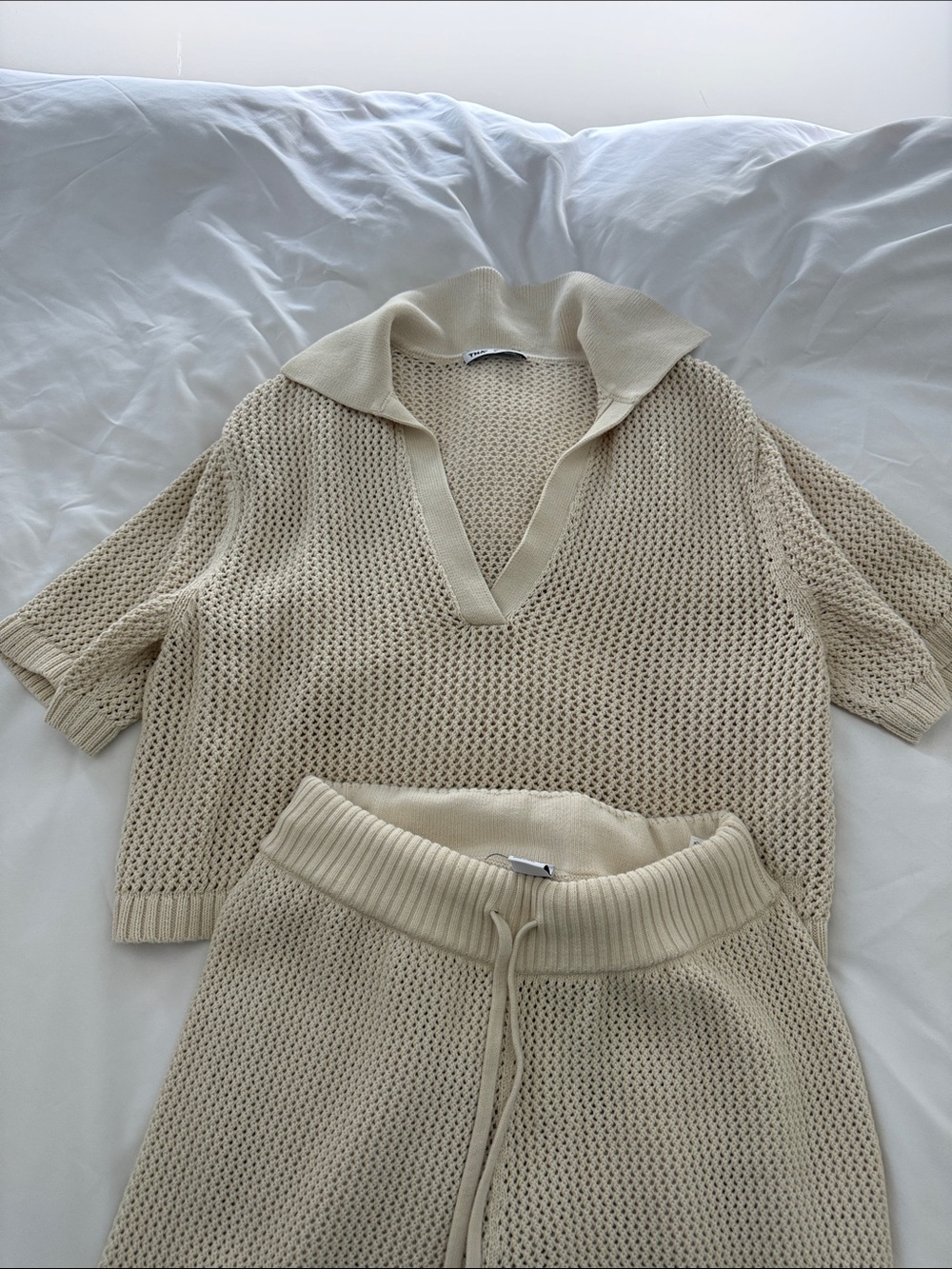 Aritzia Cream Open V-Neck Knit Top
